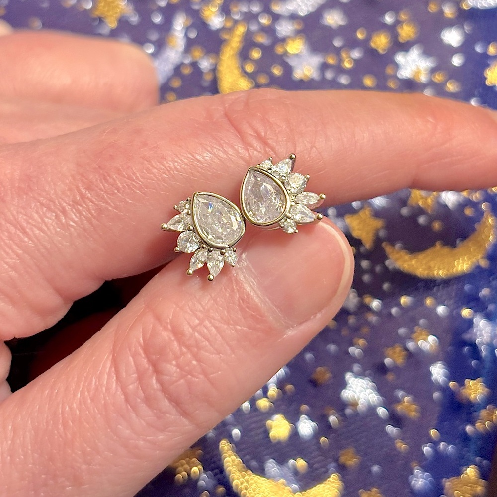 Charmed Aroma Sterling Silver 925 W/ Swarovski Teardrop Stud-Earrings